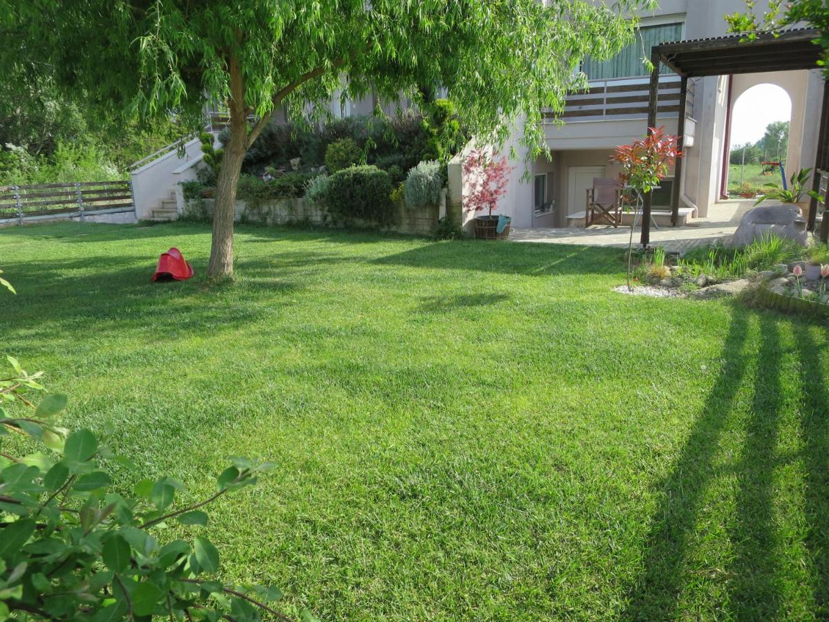 Guesthouse With Garden كوموتيني المظهر الخارجي الصورة